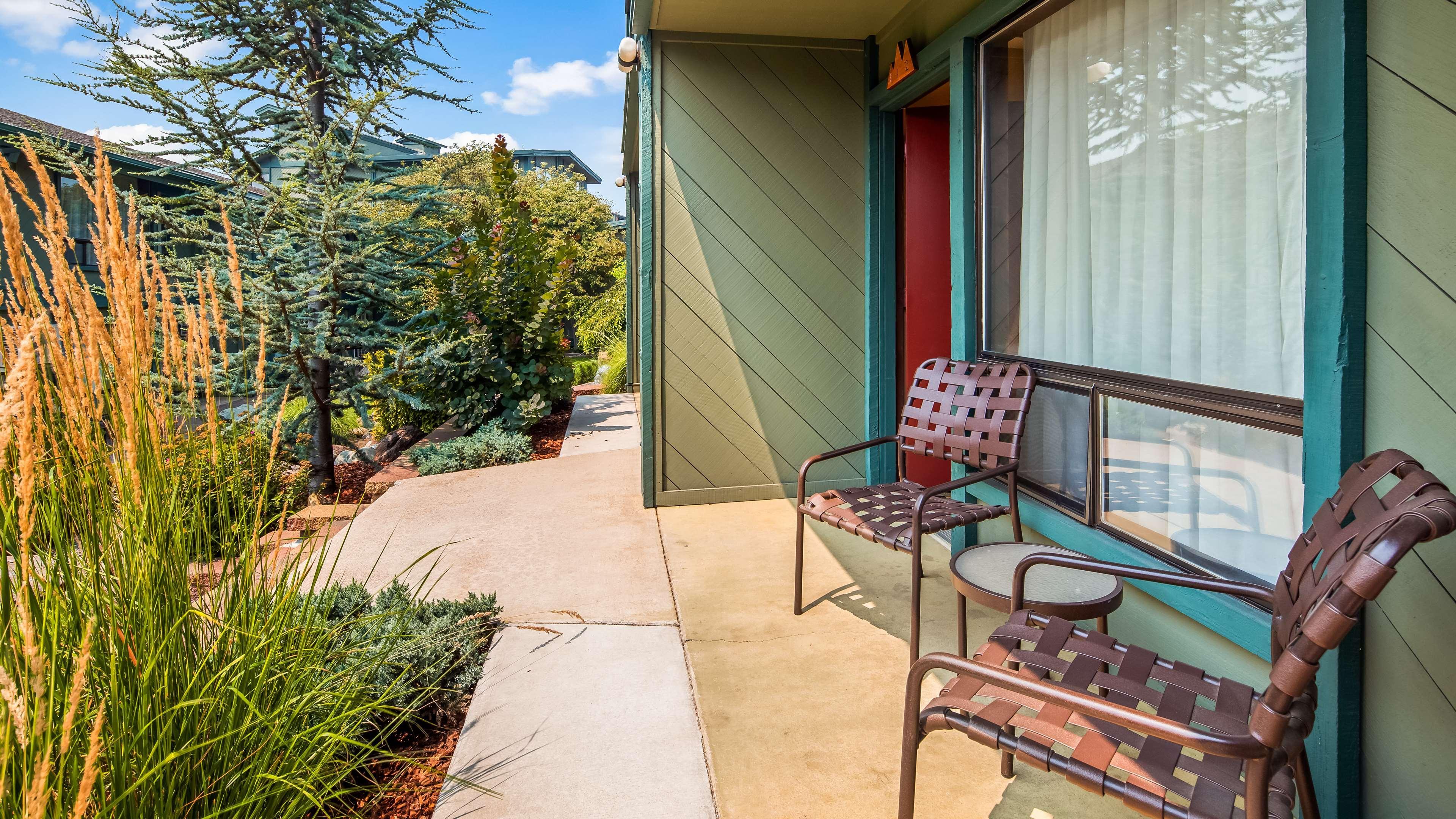Best Western Plus Tree House Mount Shasta Exterior photo